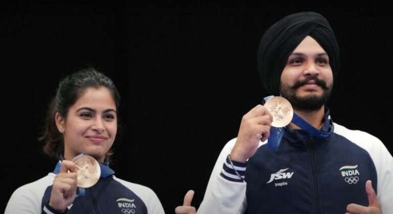 Read more about the article पेरिस ओलंपिक (Paris Olympics) 2024: मनु भाकर-सरबजोत सिंह ने मिश्रित टीम 10 मीटर एयर पिस्टल मैं कांस्य पदक जीता, मनु ने रचा इतिहास..