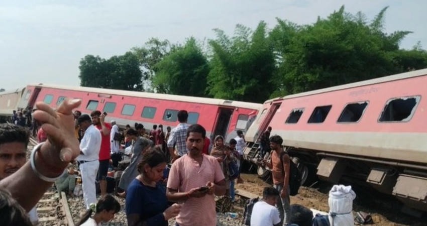 रेल हादसा (Rail Accident): डिब्रूगढ़ एक्सप्रेस के डिब्बे पटरी से उतरे, एक यात्री की मौत…