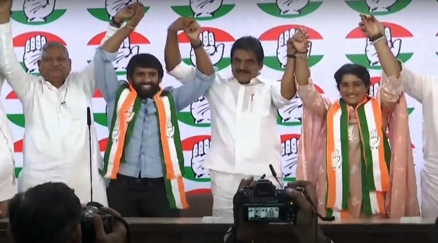 Vinesh Phogat and Bajrang Punia join Congress, Vinesh will contest elections from Julana.